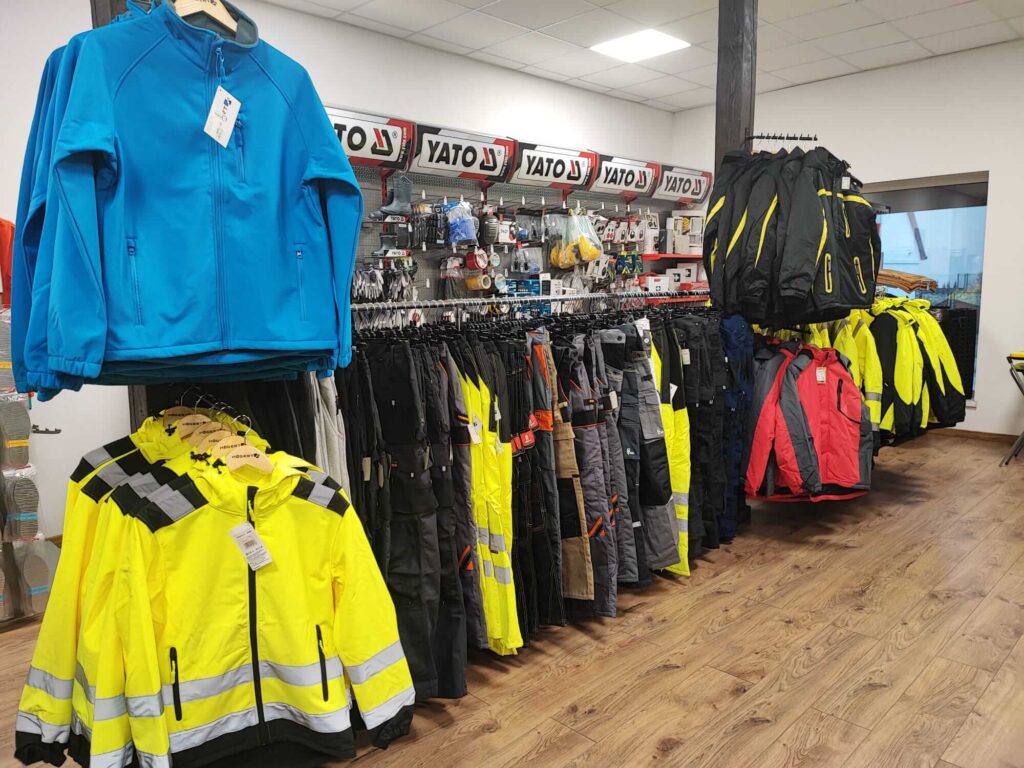 Wystawa kurtek oraz spodni roboczych w AMAR BHP